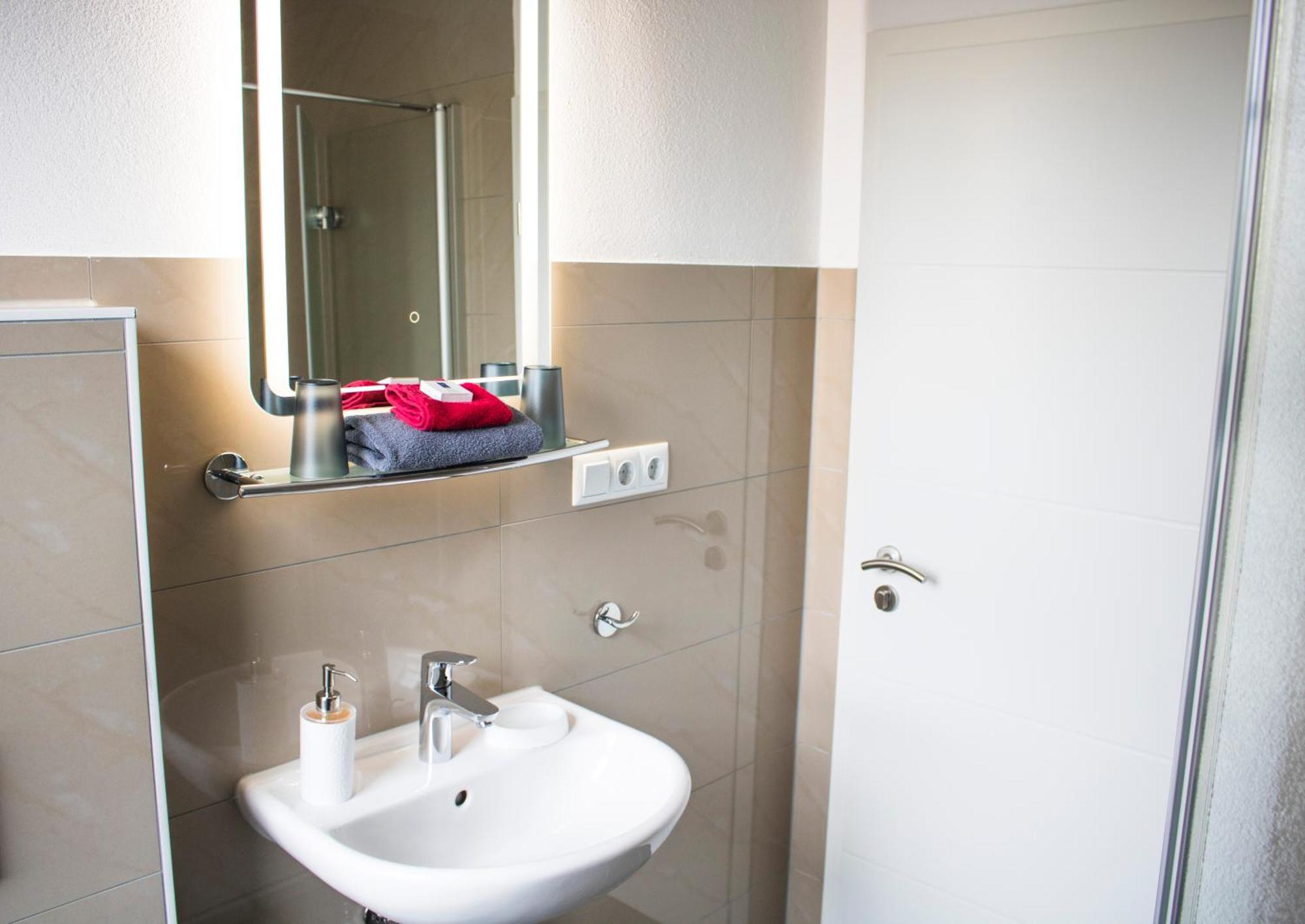 Hotel Post Muhlacker Bagian luar foto