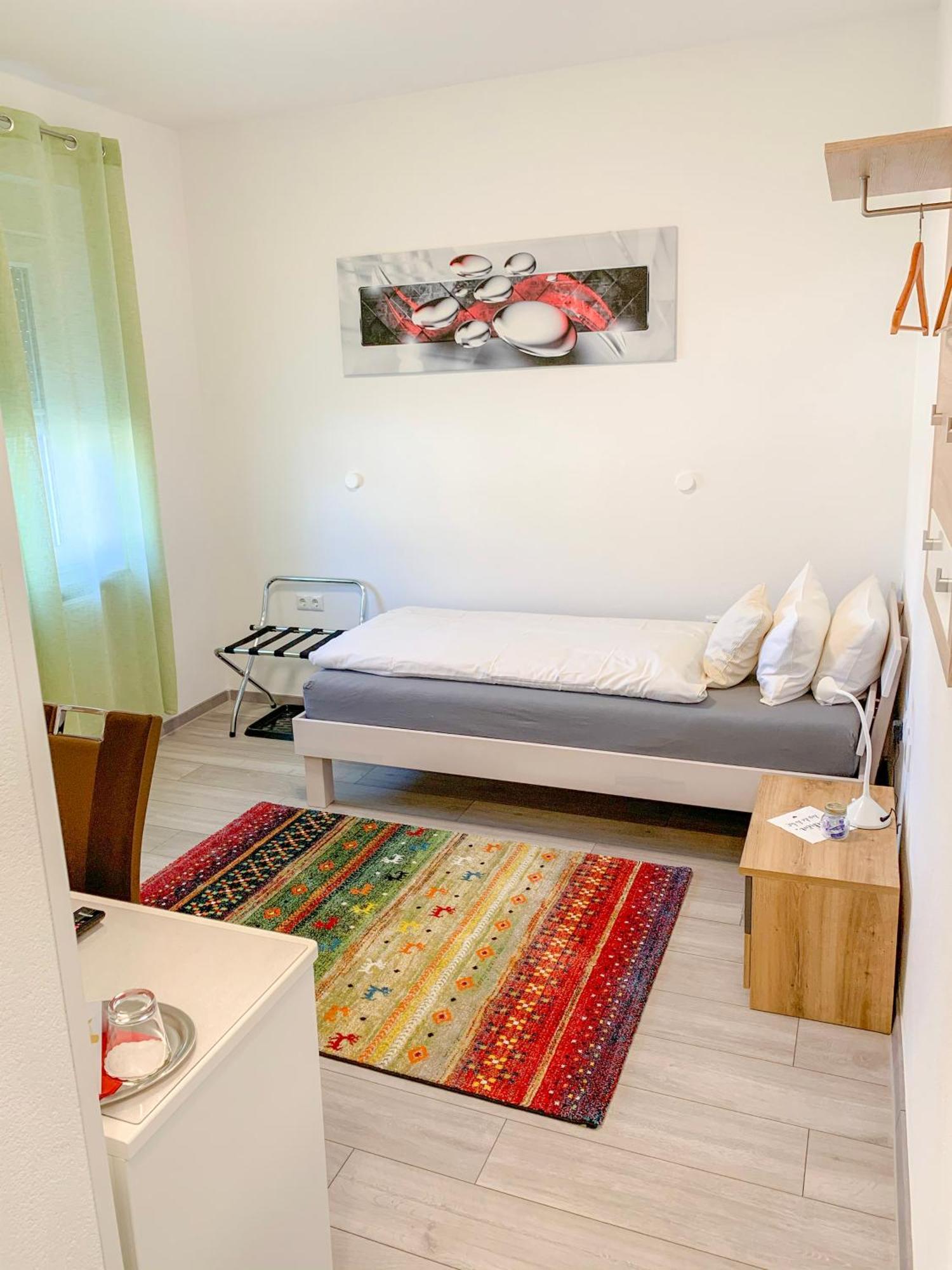 Hotel Post Muhlacker Bagian luar foto